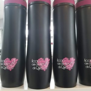 Tasse thermo accro aux ongles